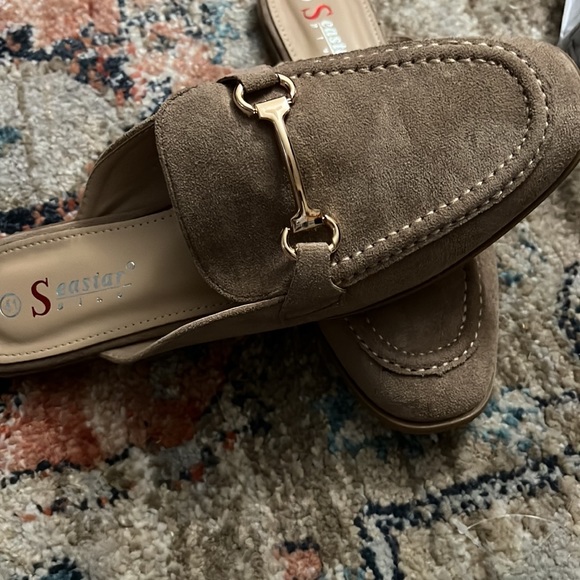 Shoes - Picture 2 of 4